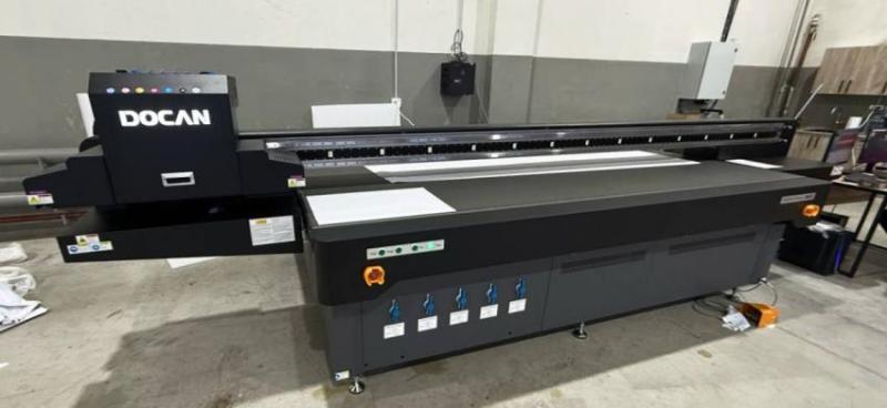 Планшетный УФ-принтер Docan H3000 на производственной площадке заказчика в г. Чехов